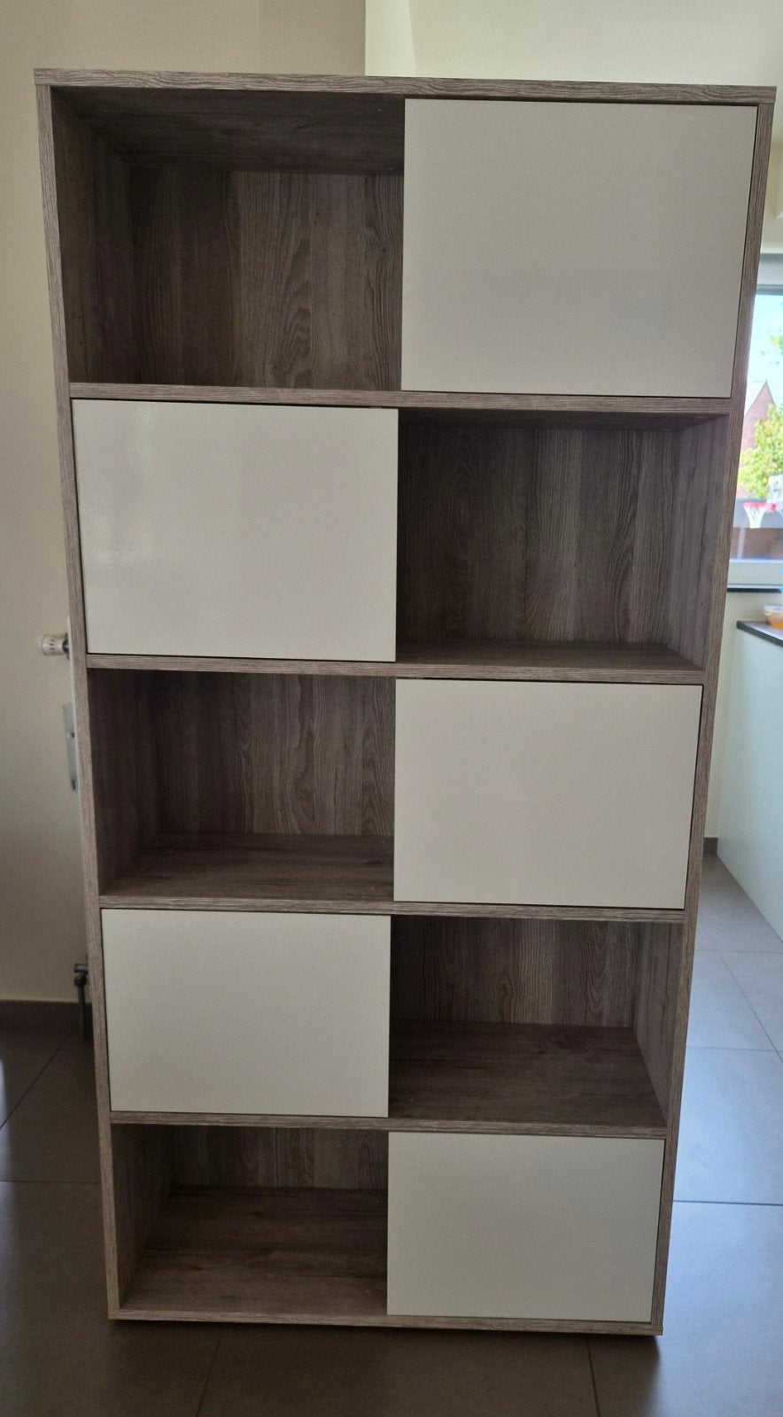 Kast met deurtjes, Ophalen