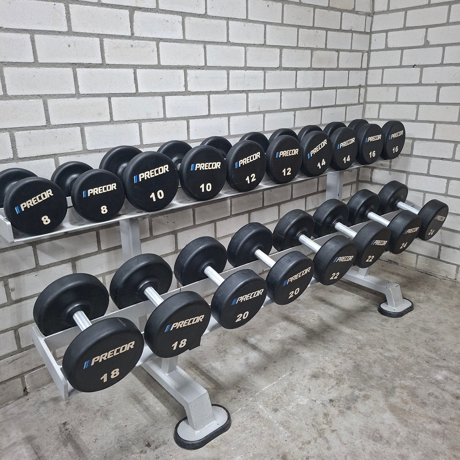 Precor Pu Urethane Dumbells Set 8 kilo tot 24 kilo + Rack, Sport en Fitness, Ophalen