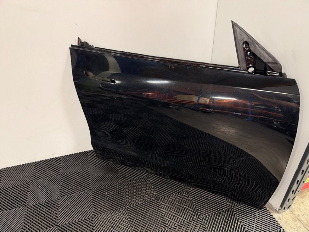 PORTIER RECHTS VOOR Tesla Model Y (5YJY) (01-2019/01-2025), Germany_Sales@tesla.com, Gebruikt, Ludwig-Prandtl-Straße 27 - 29
12526  Berlin, DE