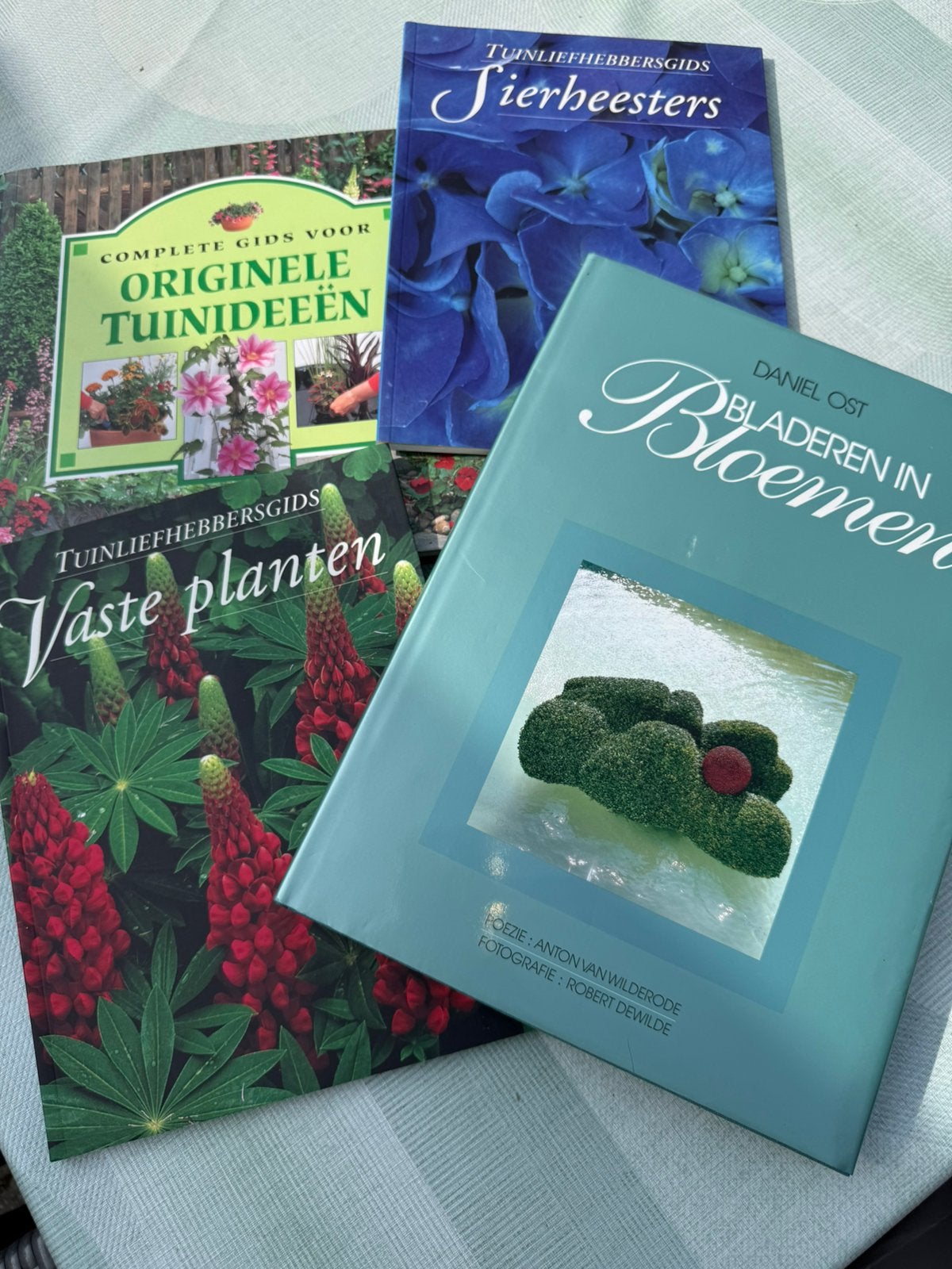 4 boeken over tuinieren en planten, Ophalen, Zo goed als nieuw