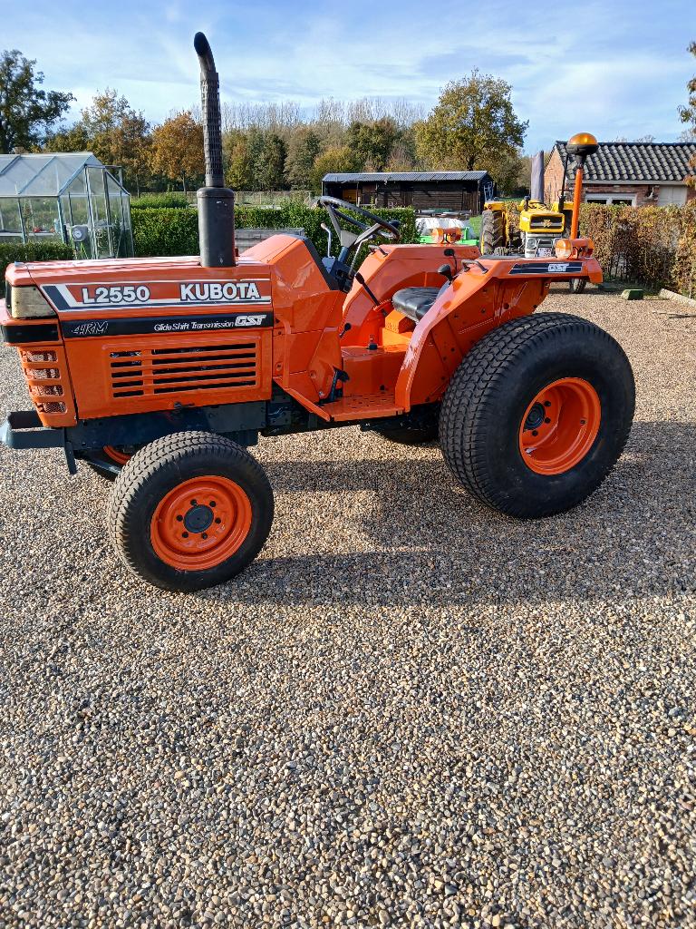 kubota L2550 4x4, Zakelijke goederen, Landbouw | Tractoren, Overige merken, Gebruikt, Tot 2500, Ophalen of Verzenden