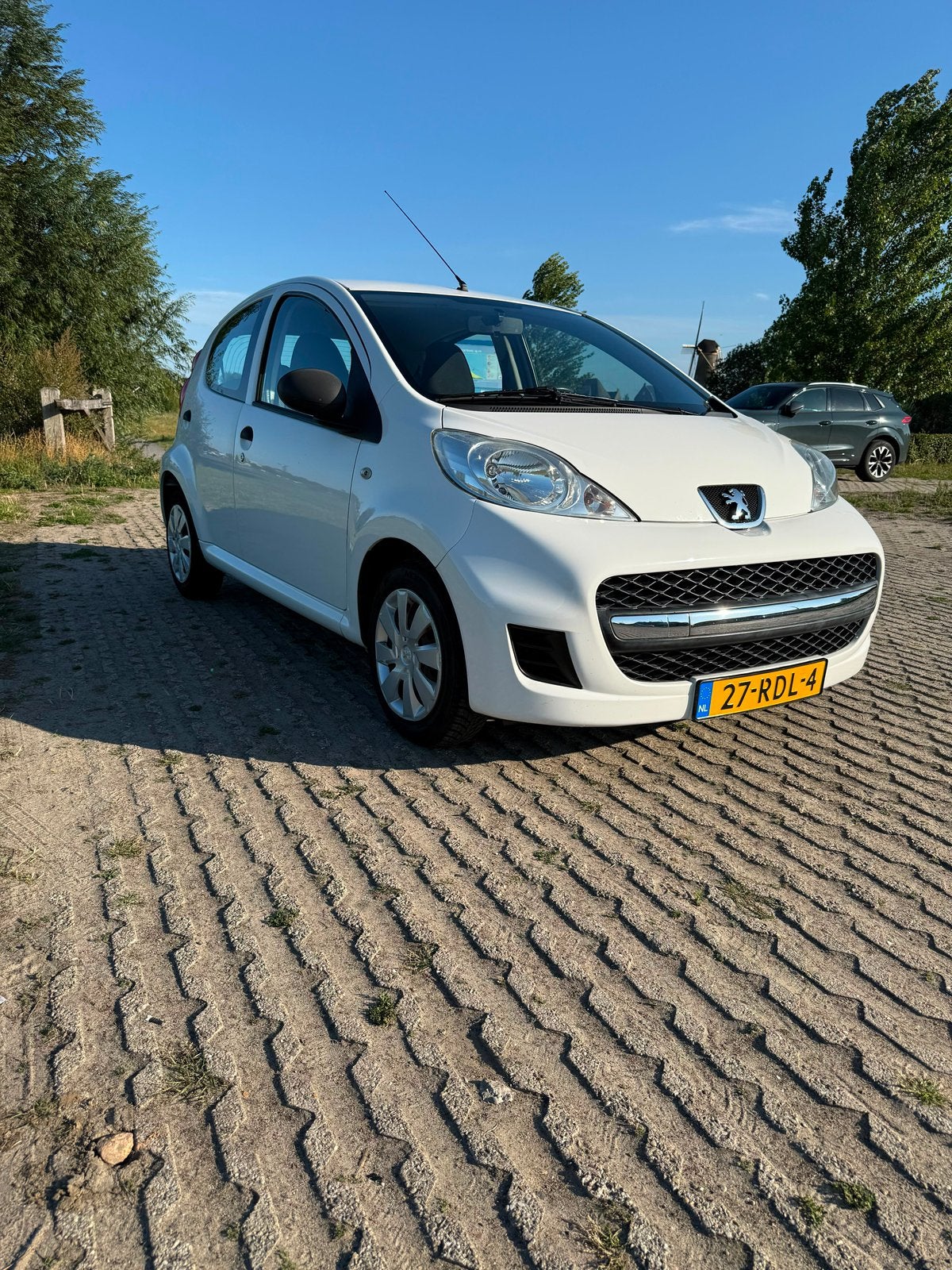 Peugeot 107 1.0 XR 5 portes année 2011 état neuf, Autos, Peugeot, Euro 5, Achat, Noir, 5 portes