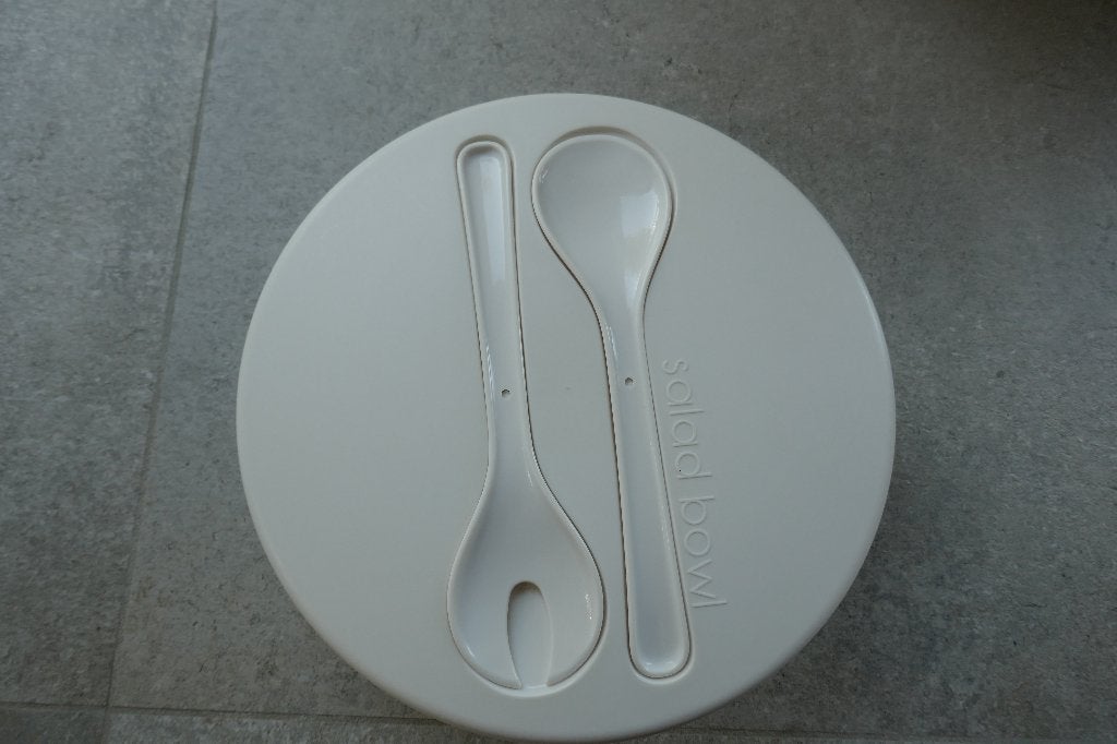 grote saladebowl met saladebestek, Kunststof, Gebruikt, Ophalen of Verzenden, Schaal of Schalen