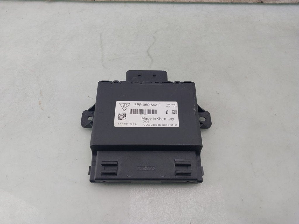REGULATEUR DE TENSION Porsche Cayenne II (92A), Porsche Deutschland GmbH, Porscheplatz 1
70435  Stuttgart, DE, Porsche, Info@porsche.de