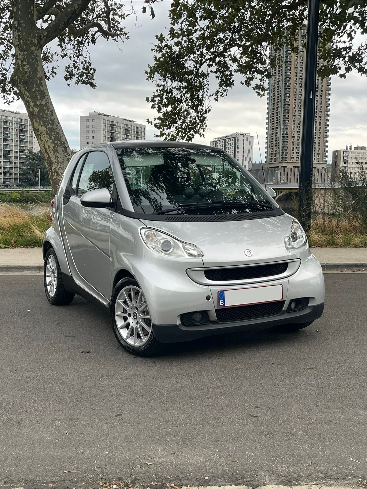 Smart fortwo / 26 000 km / révision récente (facture)/ clim, Autos, Cuir, Achat, 2 places, Carnet d'entretien
