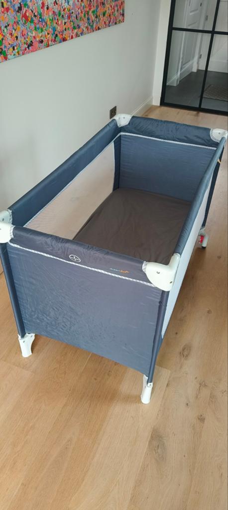 Reisbed (65 x 126 cm) + extra matras en Aerosleep hoeslaken, Ophalen, Matras