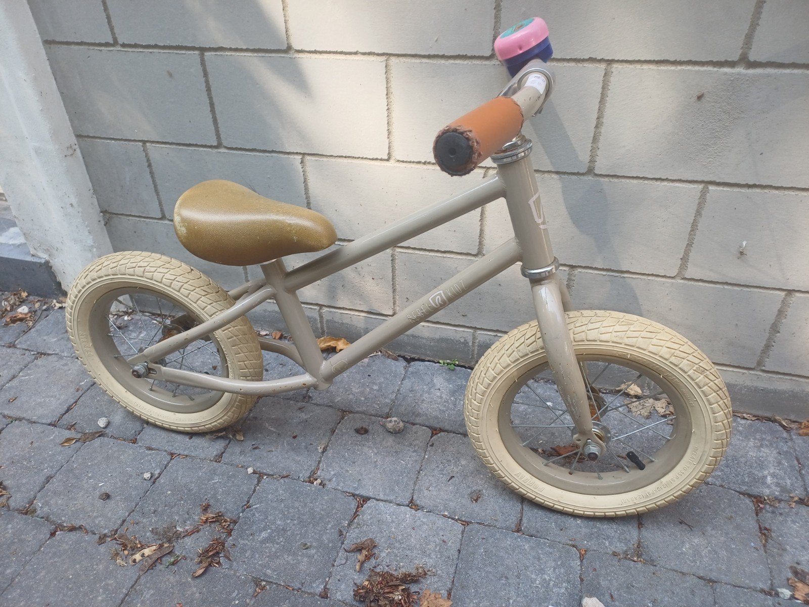 Rebel Kidz loopfiets 12 inch + leuke bel, Enlèvement