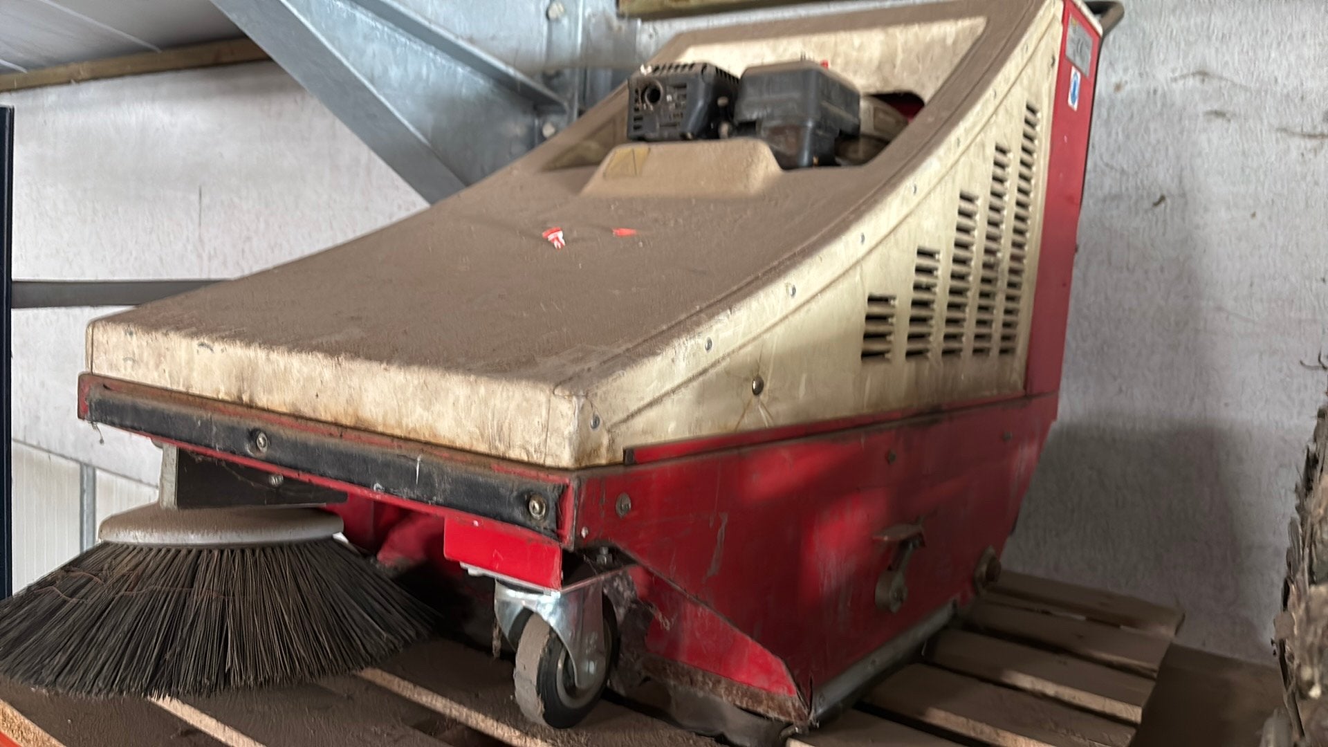 Veegmachine, Ophalen