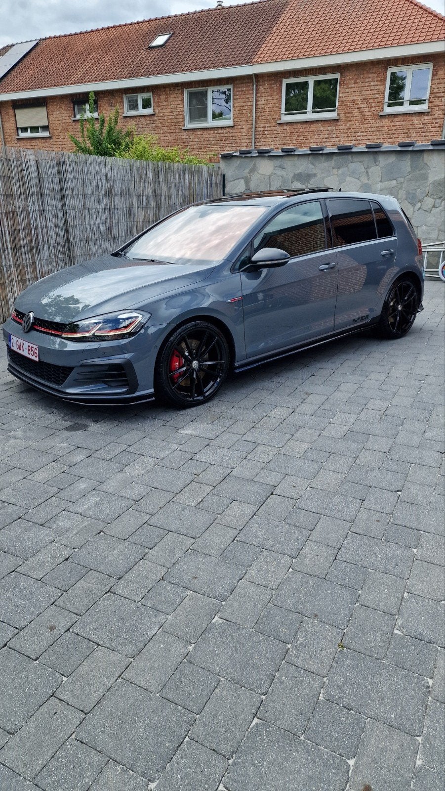 Volkswagen Golf GTI TCR – Akrapovič | Panodak, Autos, Achat, Alcantara, Noir, Automatique