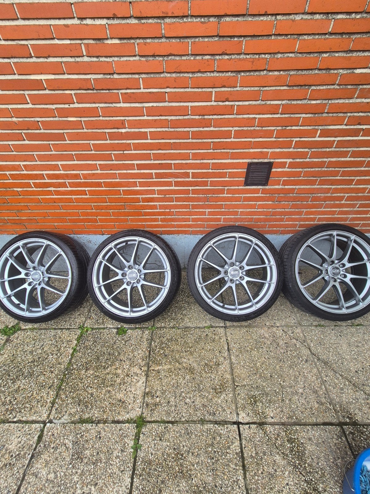 Leggera HLT Grigio Corsa 19 pouces d'origine OZ Racing — 5x1, Autos : Pièces & Accessoires, Enlèvement ou Envoi, 19 pouces, Pneu(s)