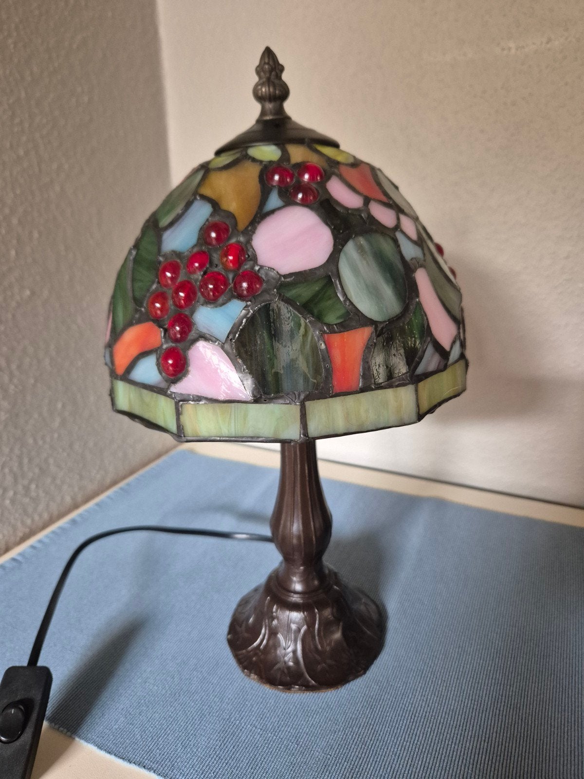 Tiffany nachtlamp Dehoka, Maison & Meubles, Lampes | Lampes de table, Enlèvement, Comme neuf, Lampe de chevet, E14 (petit)