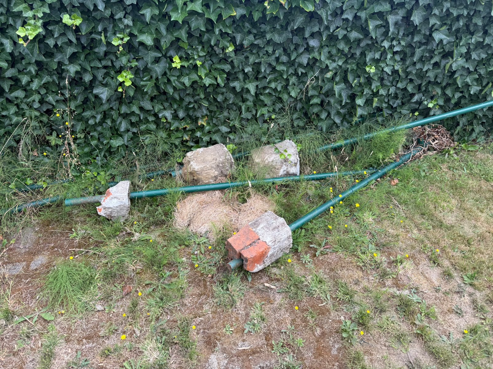 Gratis omheining palen 10st van 2m10, Ophalen, Zo goed als nieuw