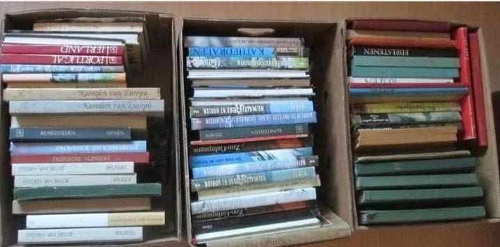 3 boîtes à bananes pleines avec de vieux livres d'images, Enlèvement, Comme neuf, Livre d'images