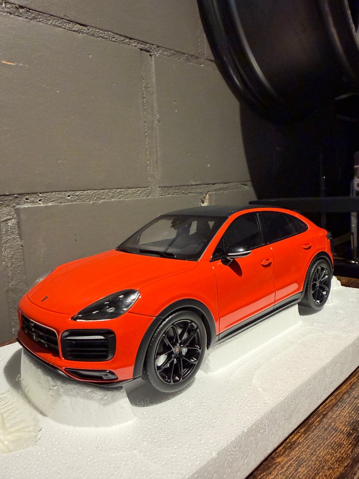 Porsche Cayenne S coupe dealer model, Hobby & Loisirs créatifs, Voitures miniatures | 1:18, Enlèvement, Comme neuf