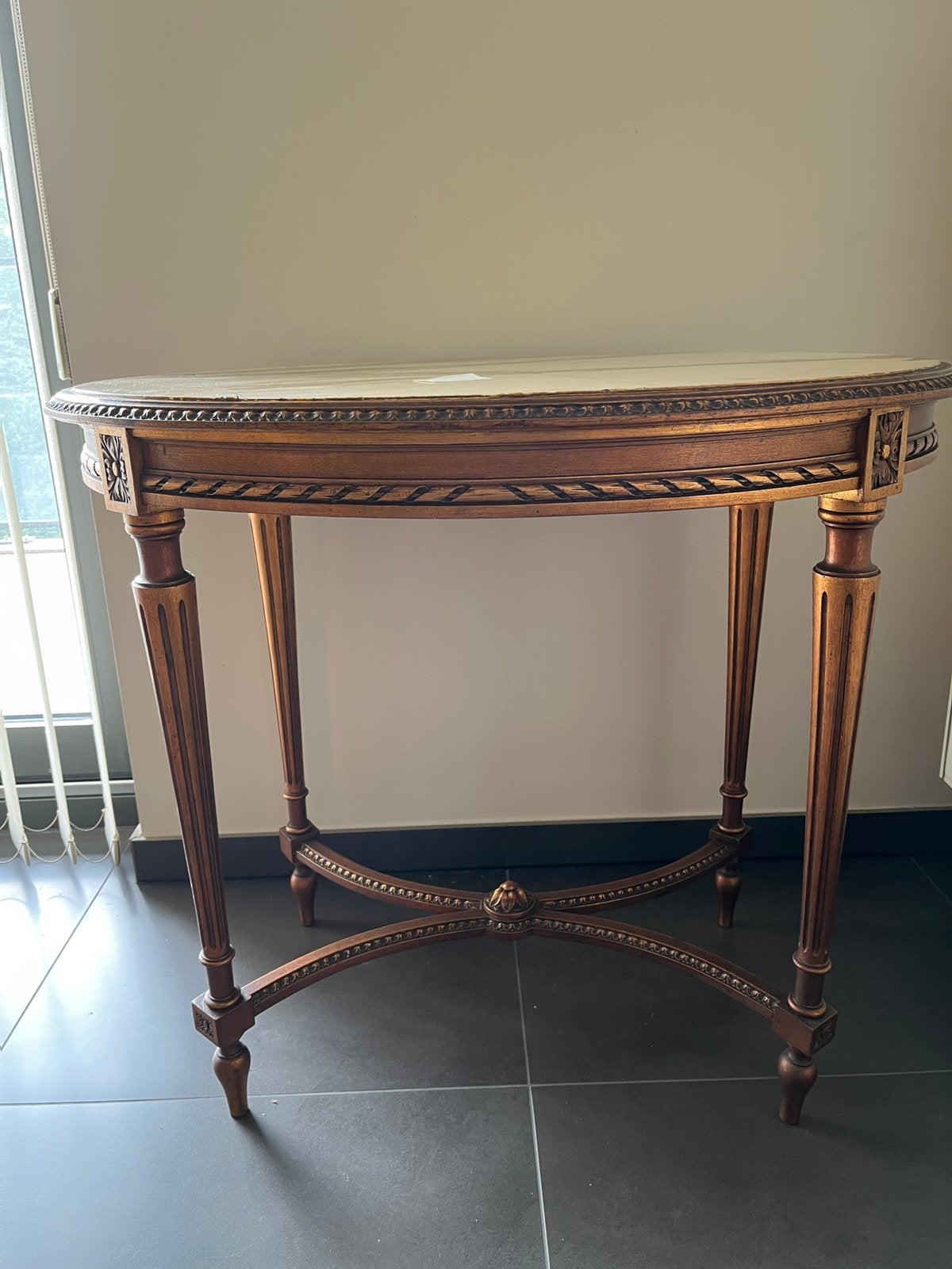 Antieke tafel met marmeren blad, Ophalen