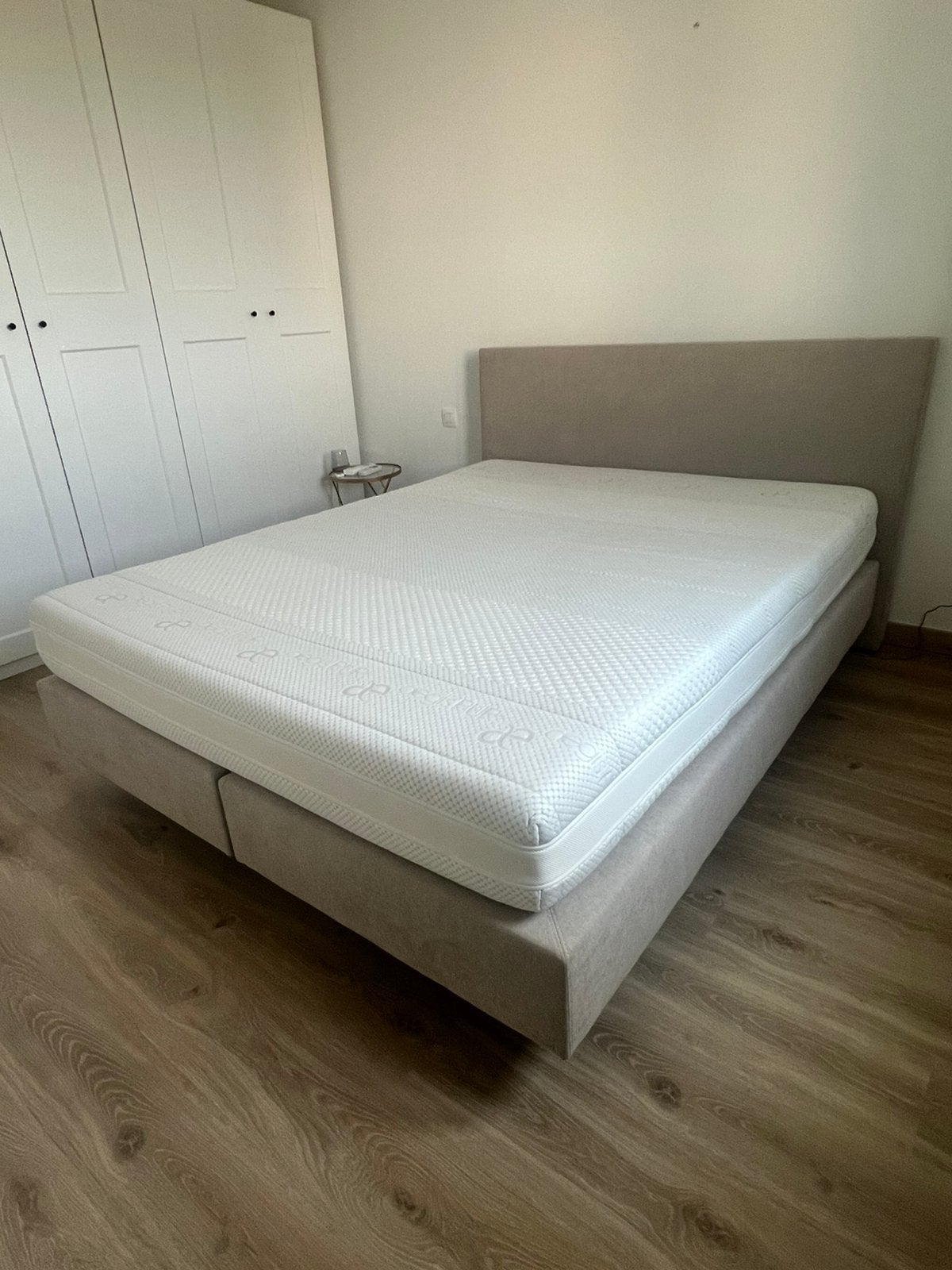 Boxspring + matras; Kwaliteit & nieuwstaat!, Ophalen, Zo goed als nieuw