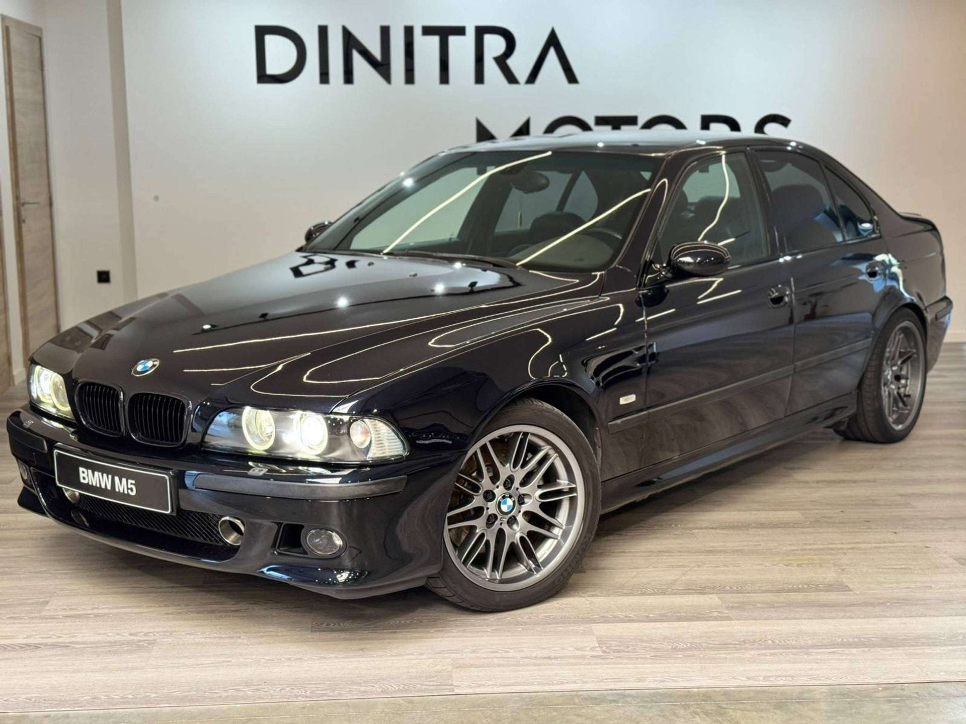 BMW M5 4.9i V8 CNG - *TOPSTAAT!, Autos, Entreprise, Boîte manuelle, Entretenue par le concessionnaire, Noir