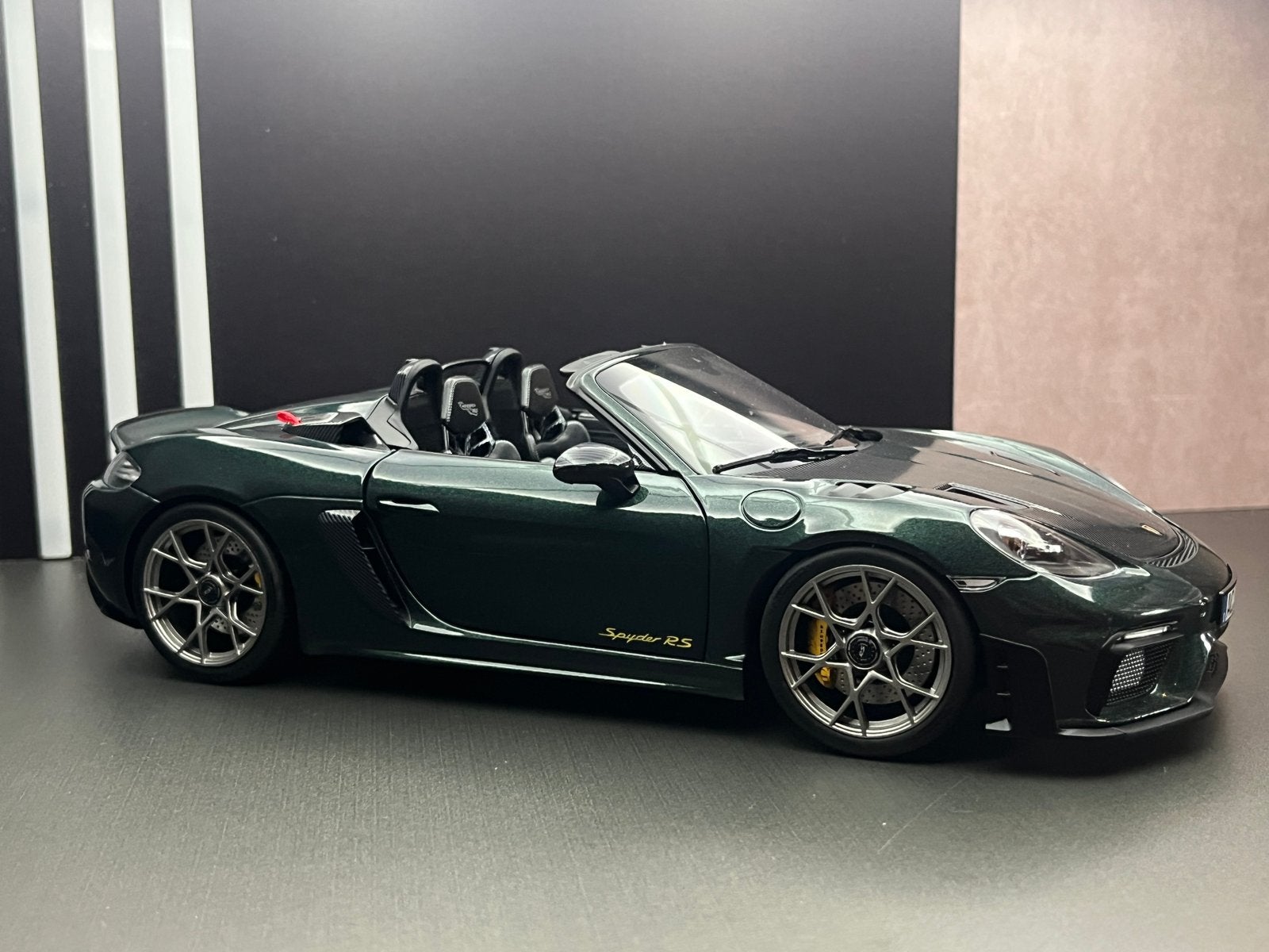 2023 Porsche 718 Spyder RS Weissach Pack, Enlèvement, Comme neuf, Norev