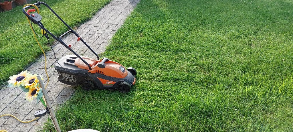Grasmachien electrisch, Tuin en Terras, Ophalen, Gebruikt, Elektrische grasmaaier, Black & Decker