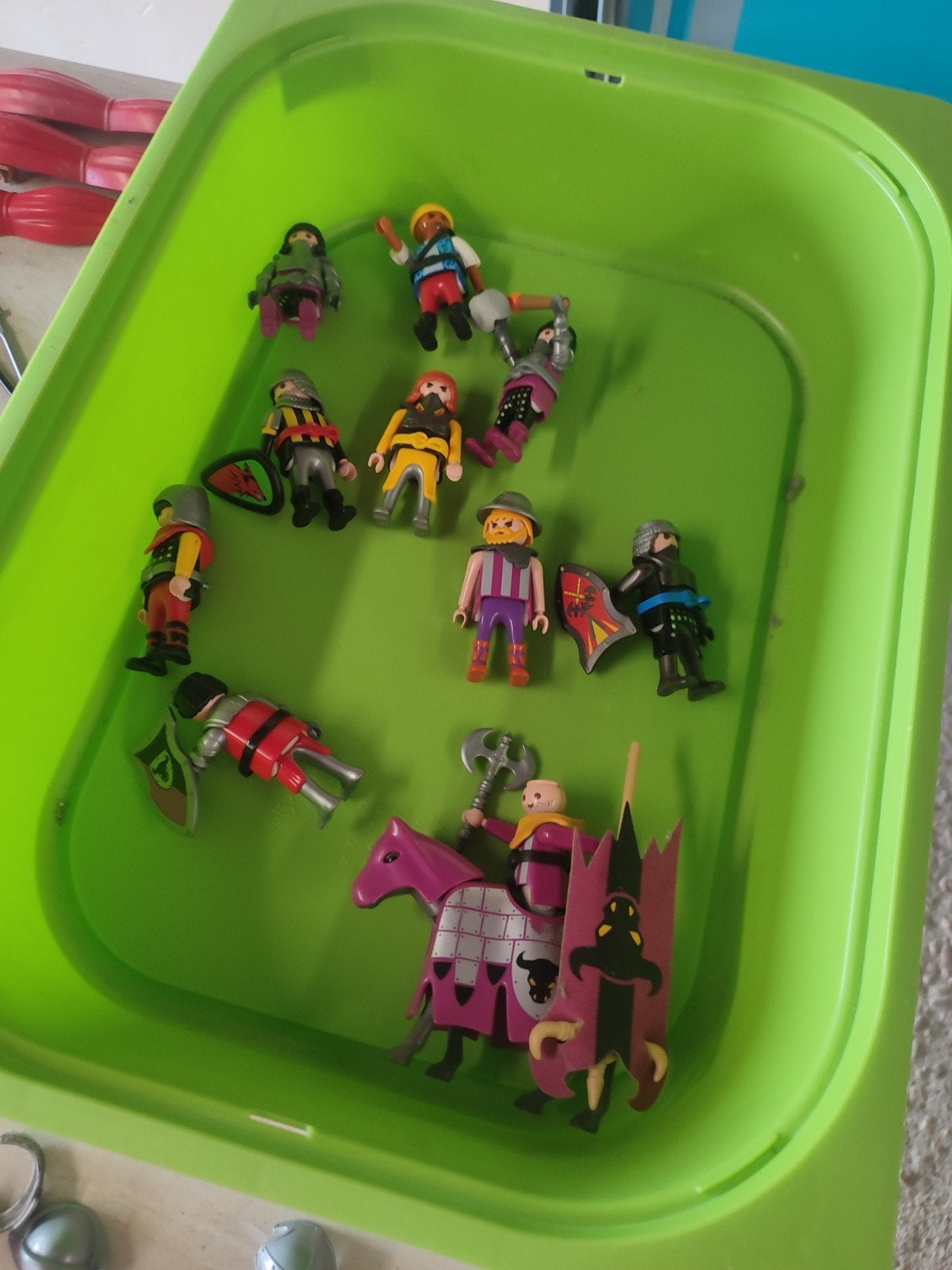 v 10 chevaliers playmobil + gros lot d accessoires, Enlèvement