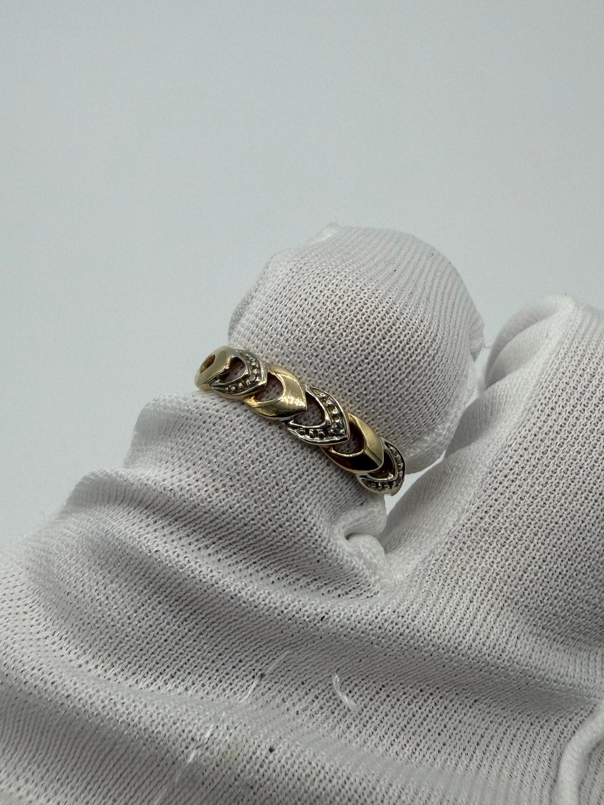 14K Gouden Wave Ring met Kleine Diamanten 19mm, 18 tot 19, Ophalen of Verzenden, Zo goed als nieuw, Met edelsteen