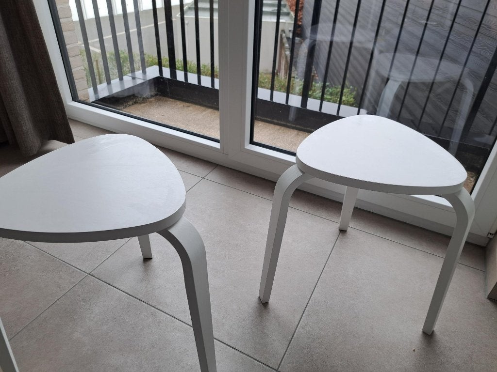 Stoeltjes, wit, 2 stuks, Ophalen, Zo goed als nieuw, Hout