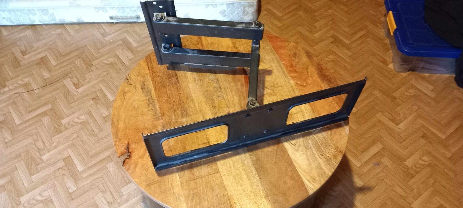 Tv beugel, Ophalen