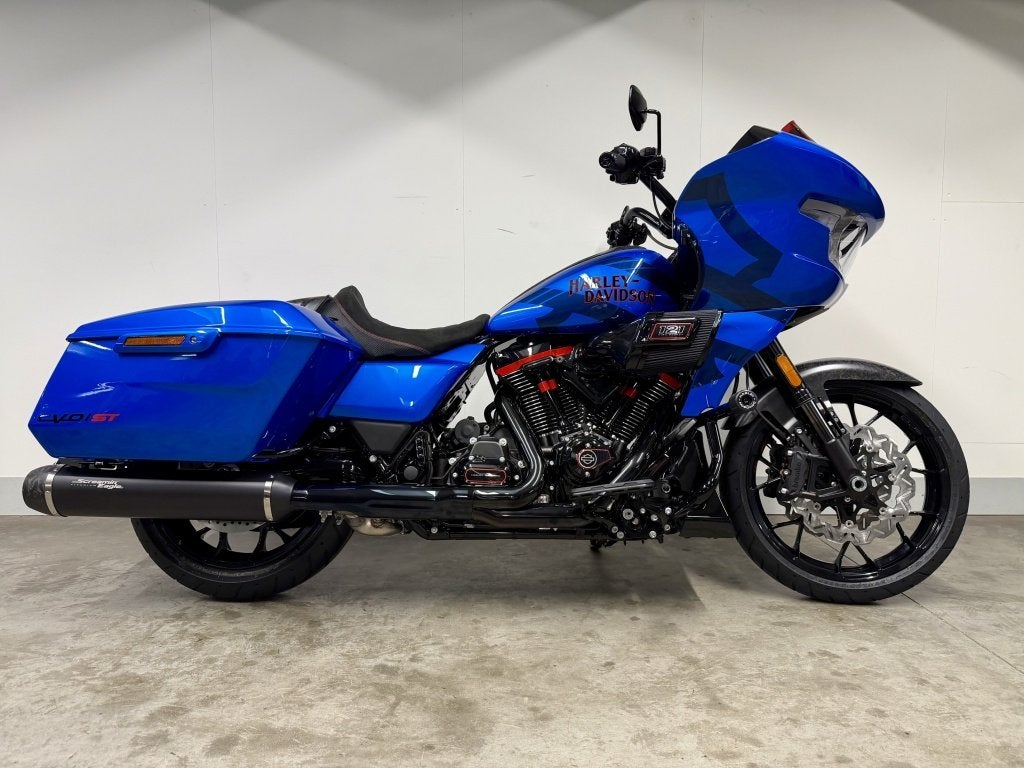 Harley-Davidson TOURING FLTRXSTSE CVO ROAD GLIDE ST, Motoren, Motoren | Harley-Davidson, Harley-Davidson, Customerservices@harley‑davidson.com