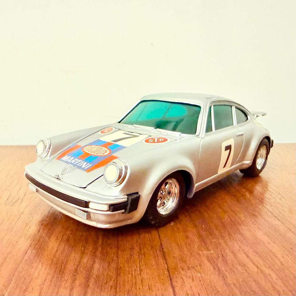 TRANSISTOR RADIO PORSCHE 911 RSR MARTINI DES ANNÉES 1970, Antiquités & Art, Antiquités | TV & Hi-Fi, Envoi