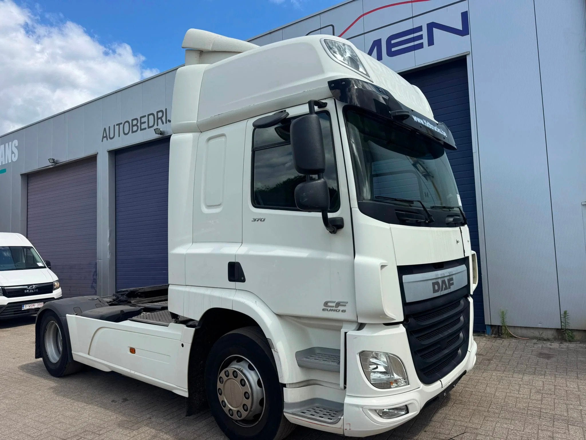 DAF CF 370 *NL TRUCK-EURO 6-NO ERRORS* (bj 2015), Auto's, Vrachtwagens, Automaat, Achterwielaandrijving, 271 kW, Wit
