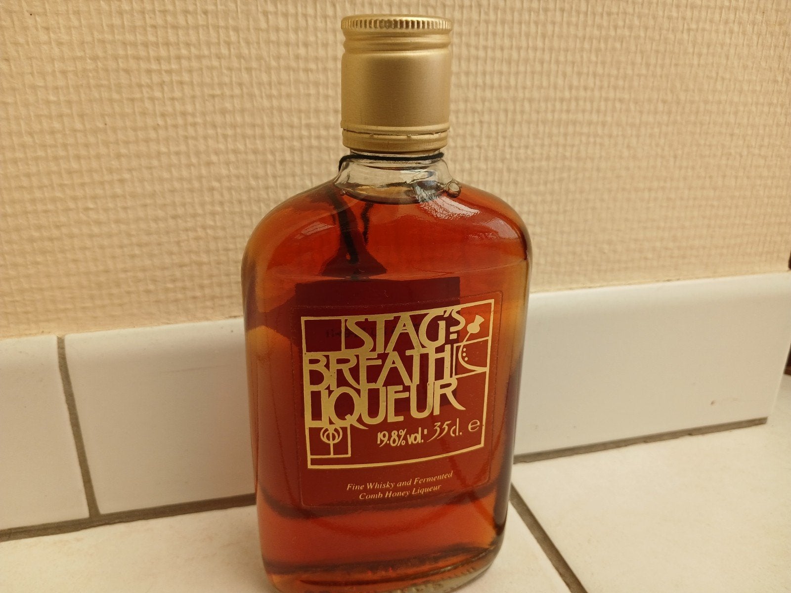 FINE WHISKY WITH HONEY LIQUEUR, Collections, Enlèvement, Pleine