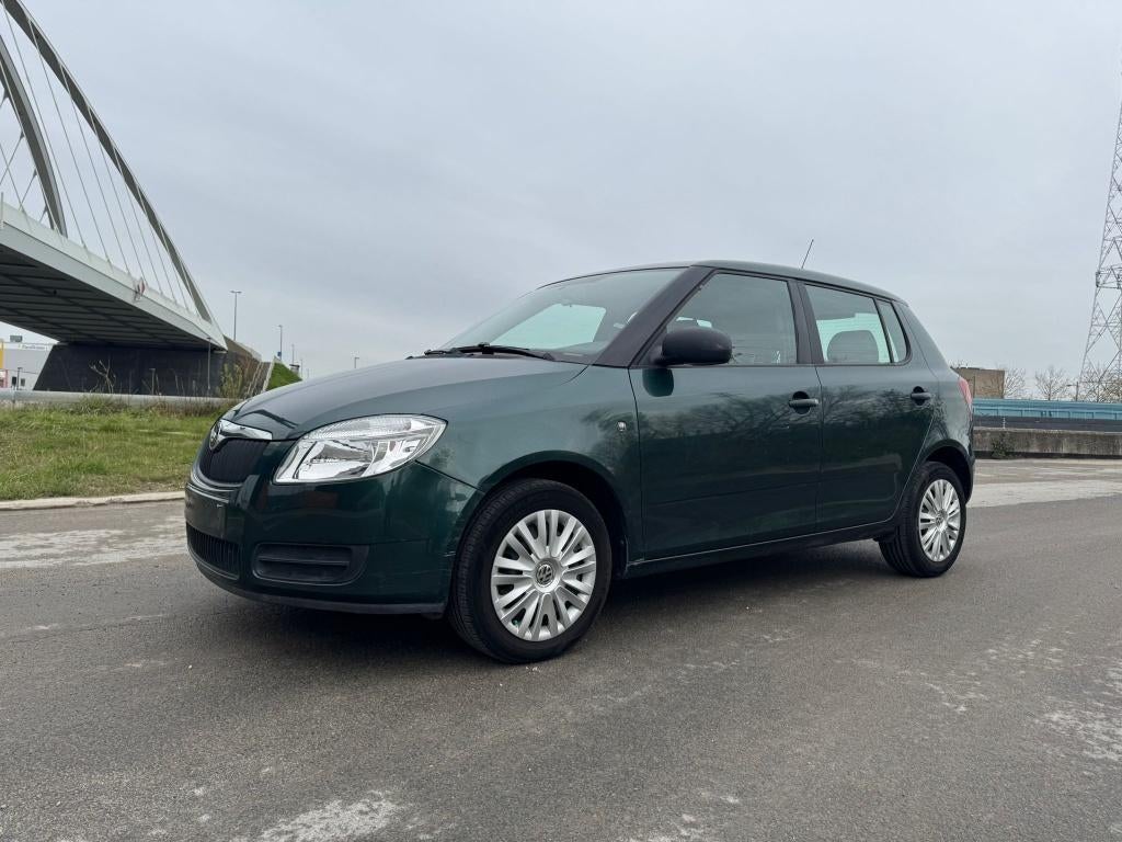 Skoda Fabia 1.2i Benzine Reeds Gekeurd voor verkoop & carpas, Voorwielaandrijving, Stof, Parkeersensor, Bedrijf