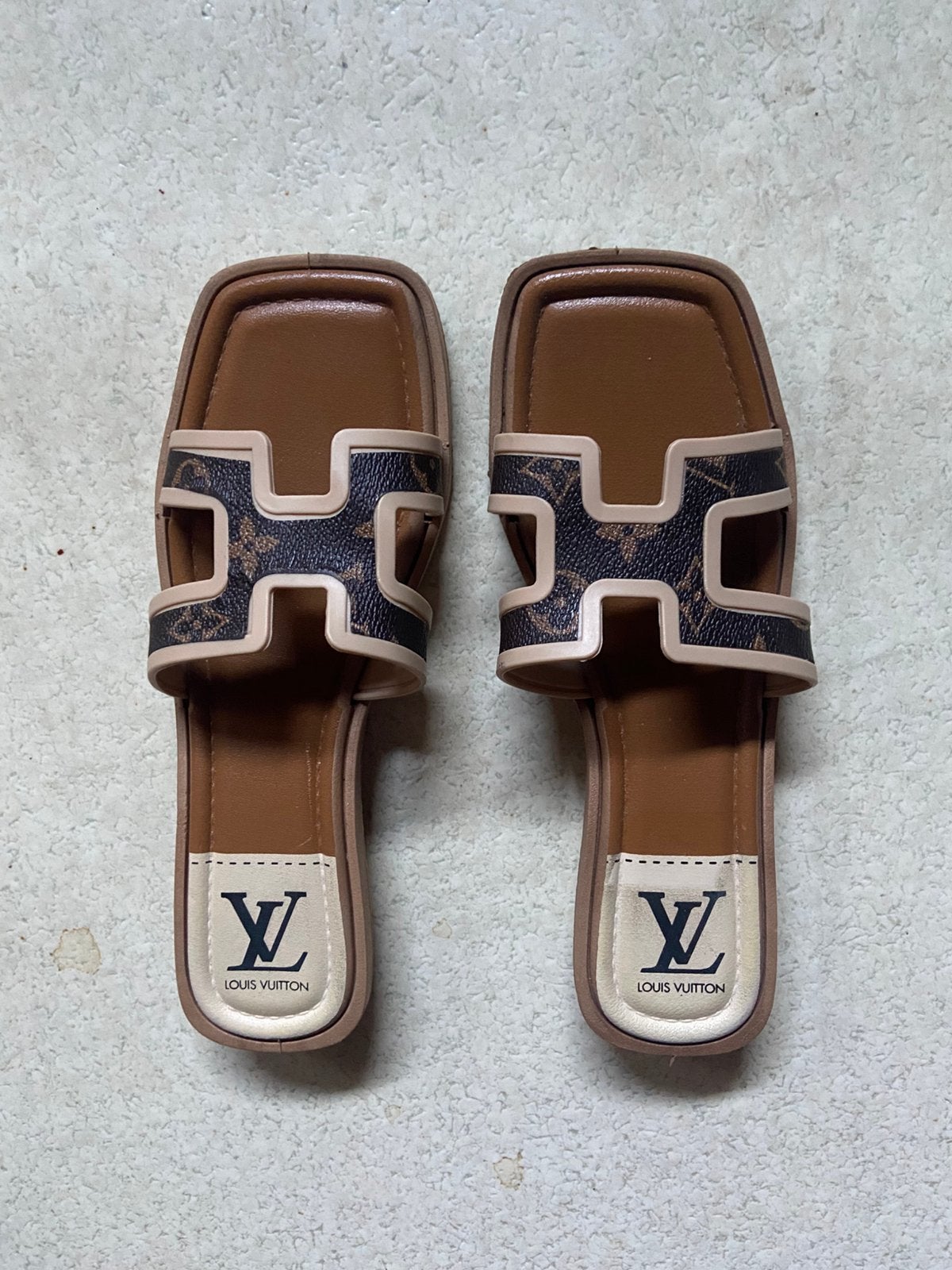Louis vuitton slippers, Slippers, Bruin, Verzenden, Gedragen