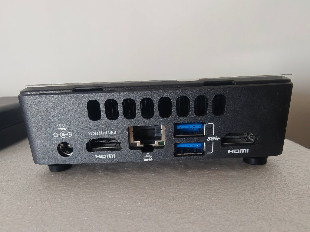 Intel nuc i3, Intel, Ophalen of Verzenden, Zo goed als nieuw, SSD