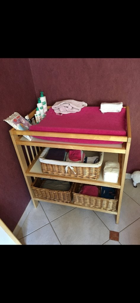 Verzorgingstafel met manden en kussen en hoes, Enlèvement, Utilisé, Coussin à langer, Autres marques