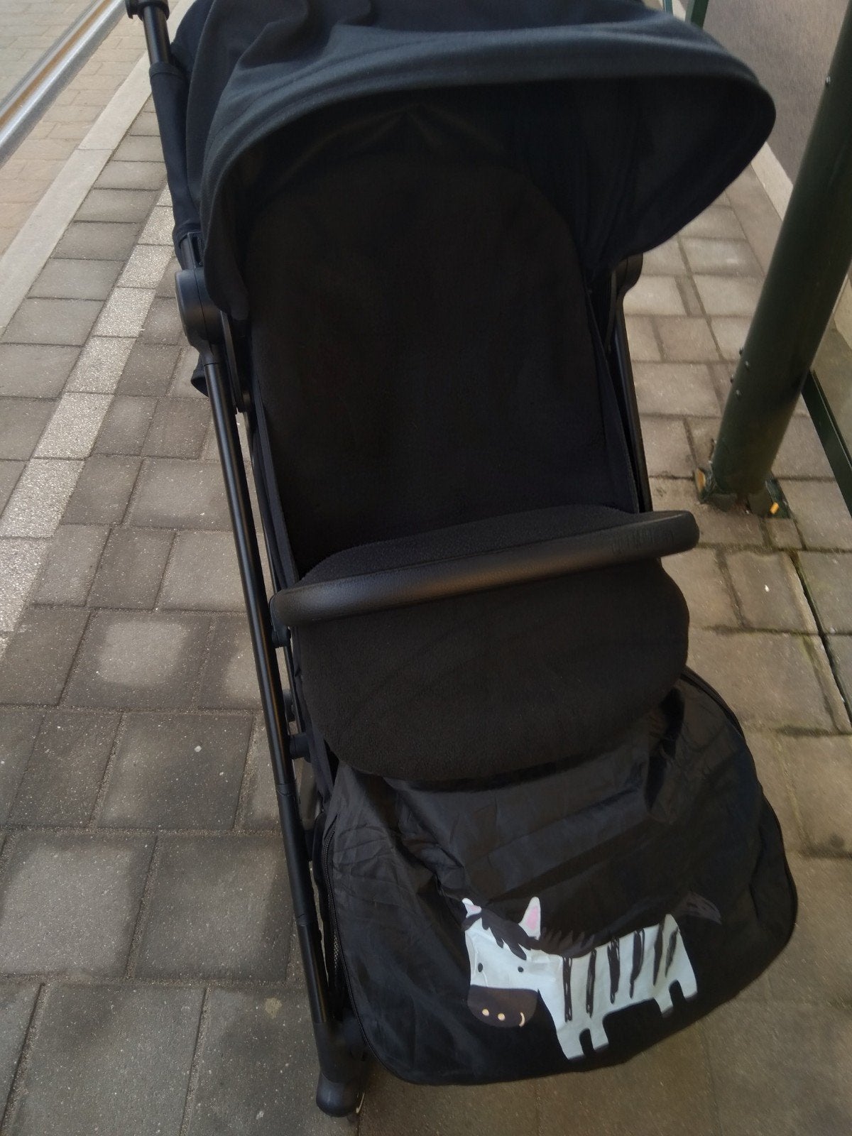 Poussette pliable Cybex + Chancelière "zèbre" + accessoires, Enfants & Bébés, Buggys, Utilisé, Autres marques, Protection de pluie