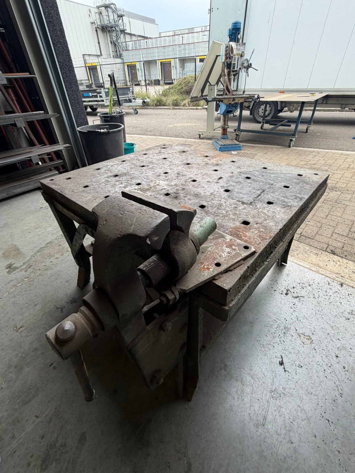 Smid vlaktafel smeedtafel oerdegelijk, Ophalen