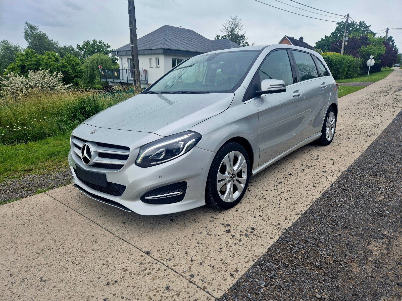 Mercedes B180 1.6i Automatique "Très Propre" GPS, Attelage, Autos, Mercedes-Benz, 90 kW, Argent ou Gris, Euro 6, Entreprise
