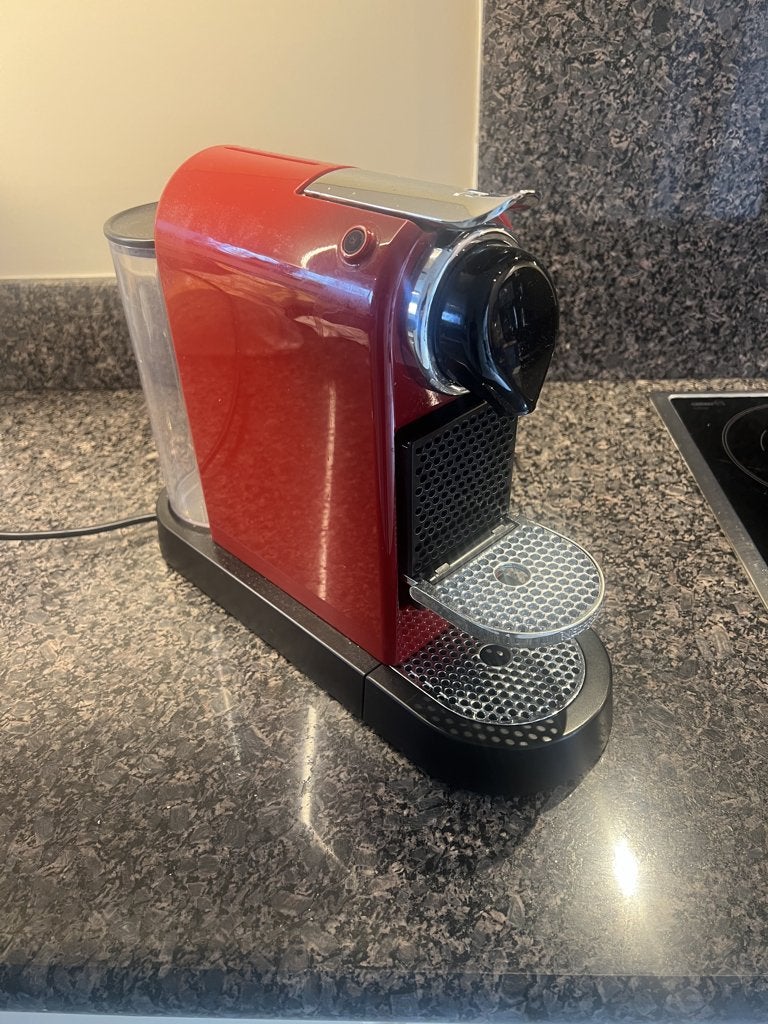 Nespresso machine rood, Electroménager, Réservoir d'eau amovible, Dosettes et capsules de café, Comme neuf, Enlèvement