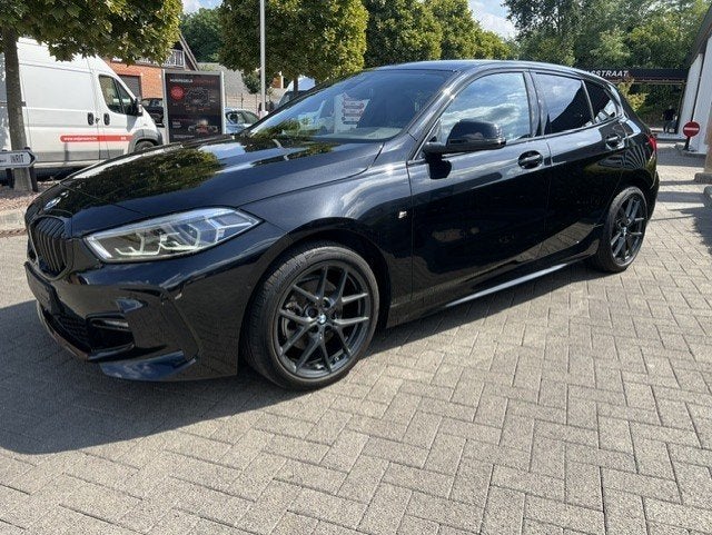Bmw 116da M-Pack 116pk Navi/Camera/Led 16.000km 2024, 1 Reeks, Zwart, Leder, Bedrijf