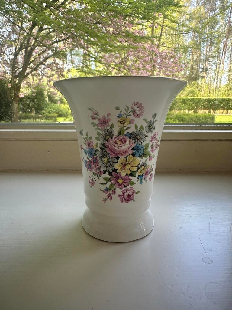 Vintage porseleinen vaasje: Porcelaine de Bruxelles, Antiek en Kunst, Ophalen