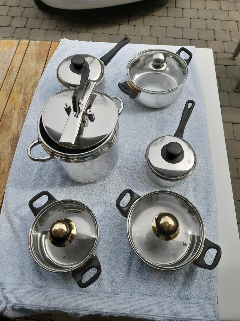 Lot de casseroles avec une marmite à pression 4l., Enlèvement