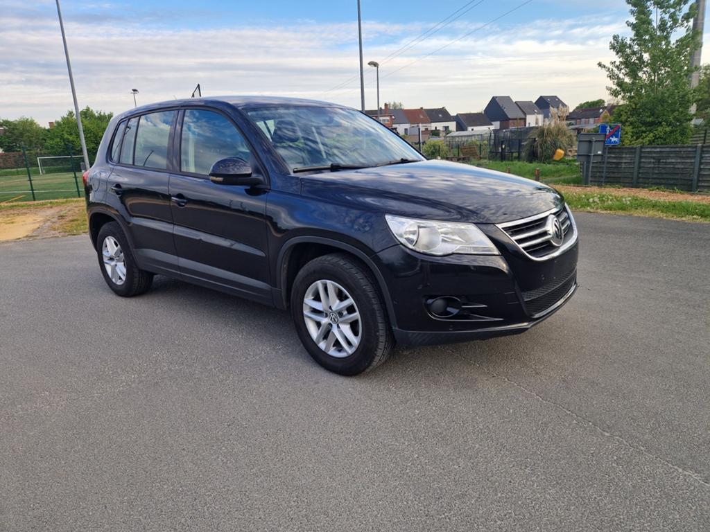 Volkswagen tiguan 2.0L diesel euro5 Km 153.000 km car-pass, Auto's, Volkswagen, Voorwielaandrijving, Zwart, 4 cilinders, Start-stop-systeem