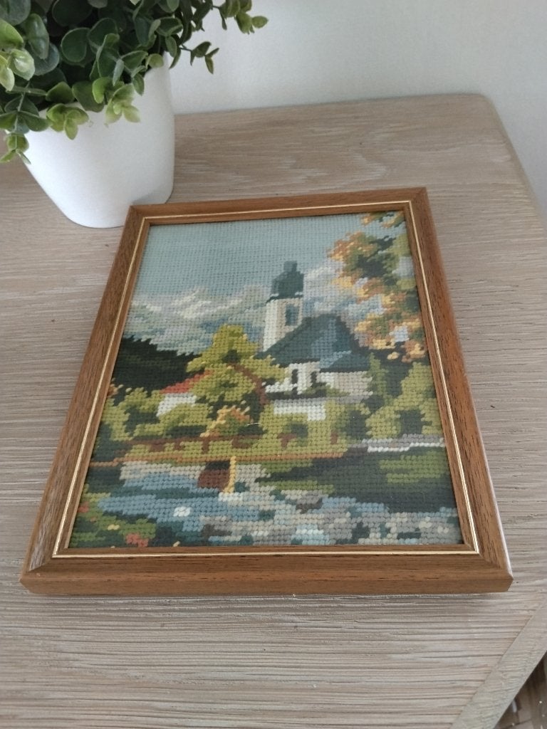 vintage houten kader met naaiwerk in achter glas, Huis en Inrichting, Vintage, Ophalen of Verzenden, Zo goed als nieuw, Achter glas