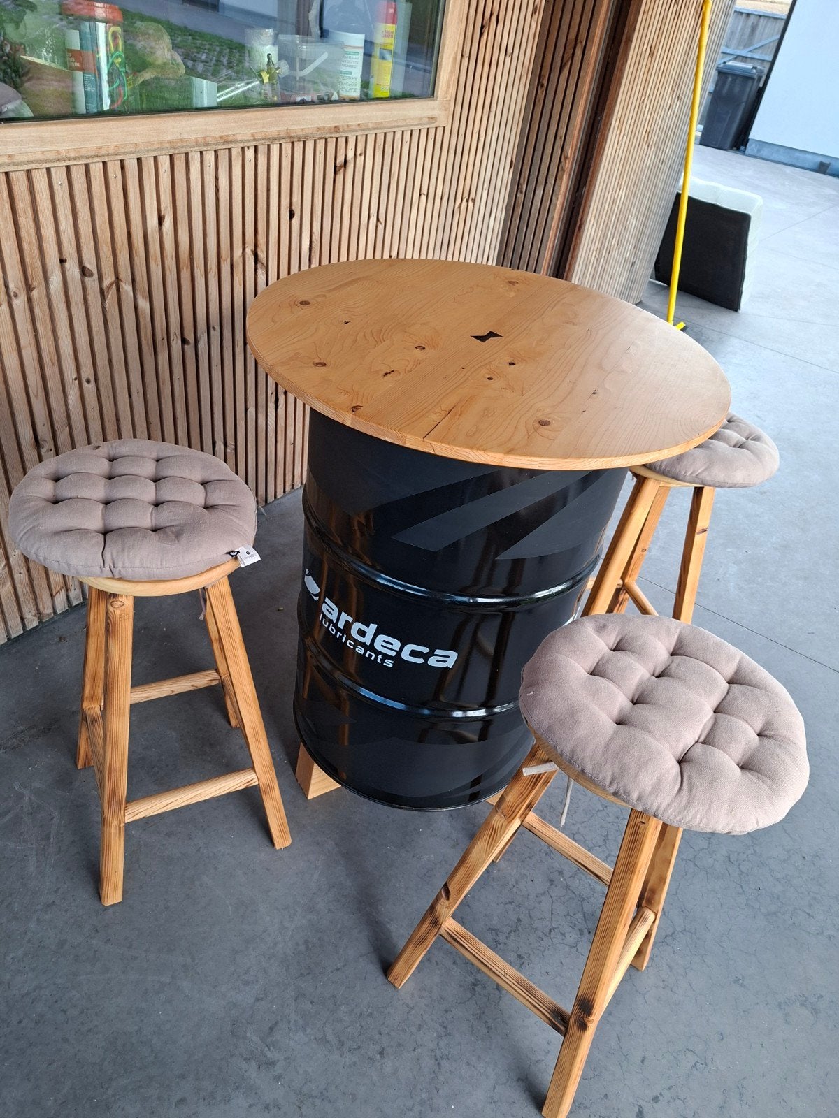Ardeca hoge bartafel met 4 krukken, Ophalen