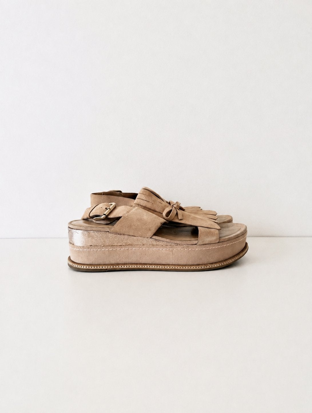 Adele Dezotti lichtroze suede platform sandalen, Kleding | Dames, Schoenen, Ophalen, Gedragen, Sandalen of Muiltjes