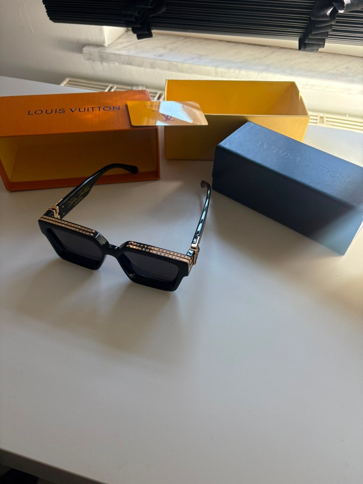 Louis Vuitton Zonnebril, Ophalen of Verzenden, Zonnebril