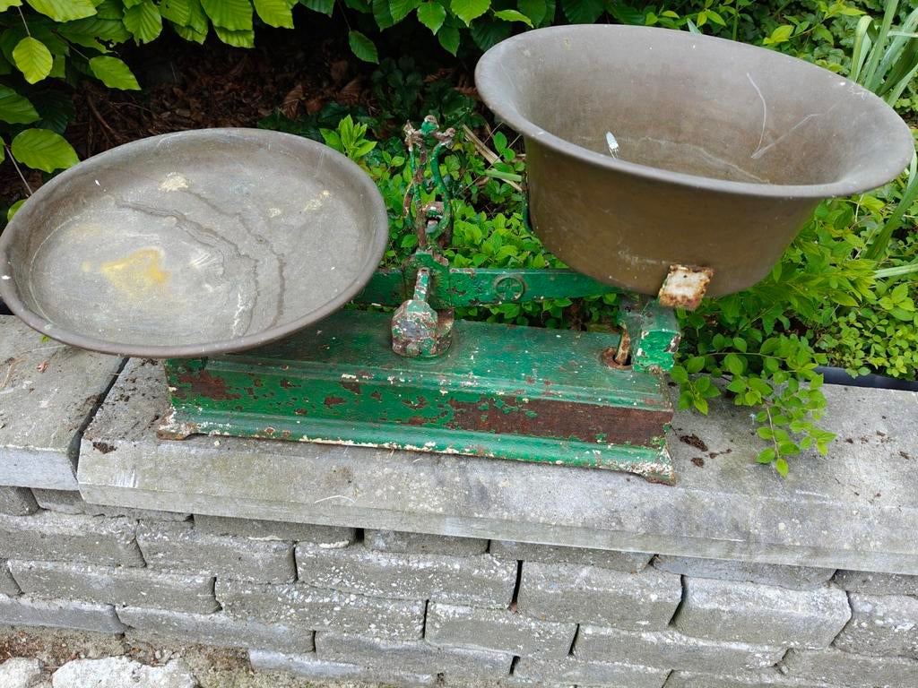 Antieke weegschaal gietijzer met koperen pannen. Tuinornamen, Tuin en Terras, Ophalen, Gietijzer