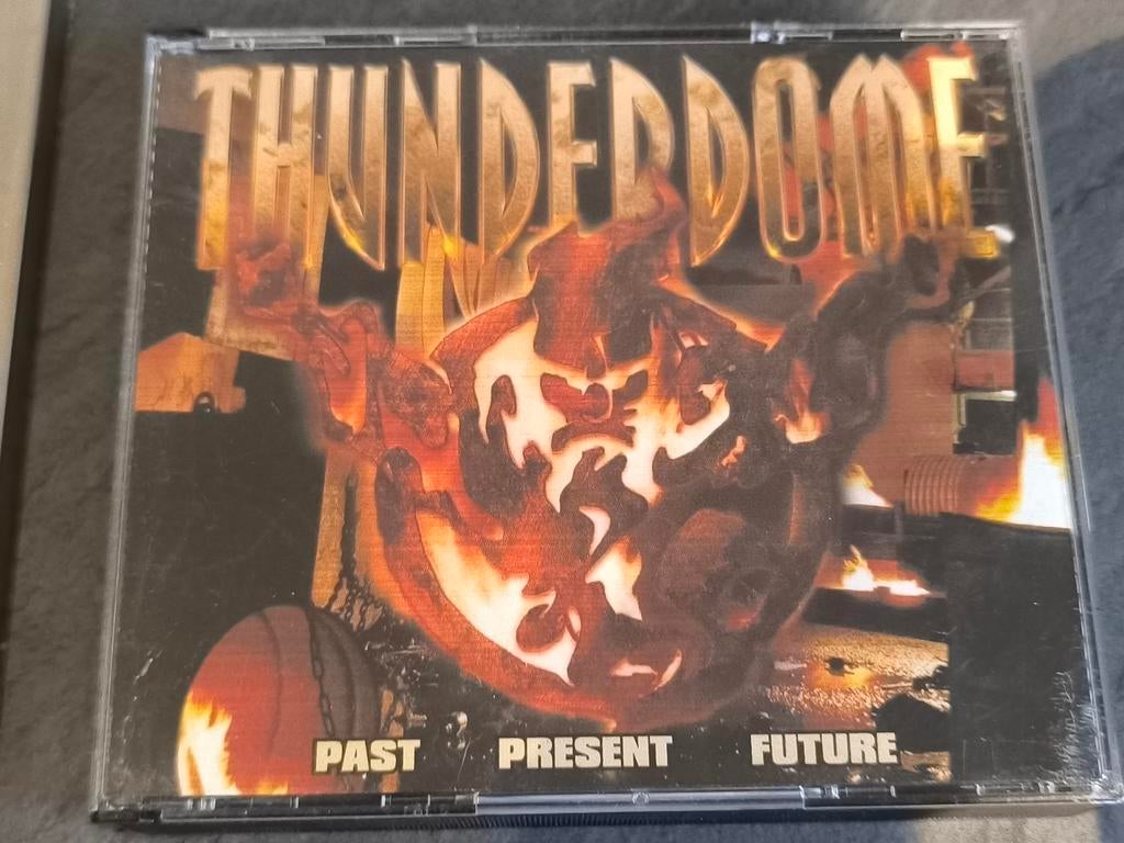 2 CD's Thunderdome, Past, Present, Future, Ophalen of Verzenden, Zo goed als nieuw