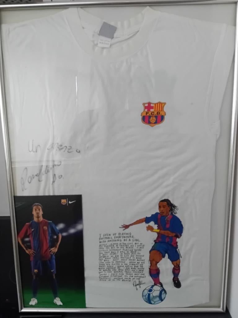 Gesigneerd shirt Ronaldinho ingekaderd, Enlèvement, Comme neuf, Maillot